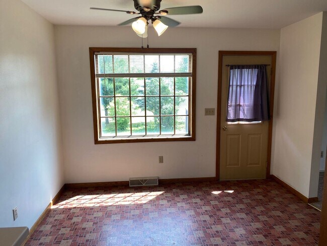 Building Photo - 4407-4409 Forest Valley Rd