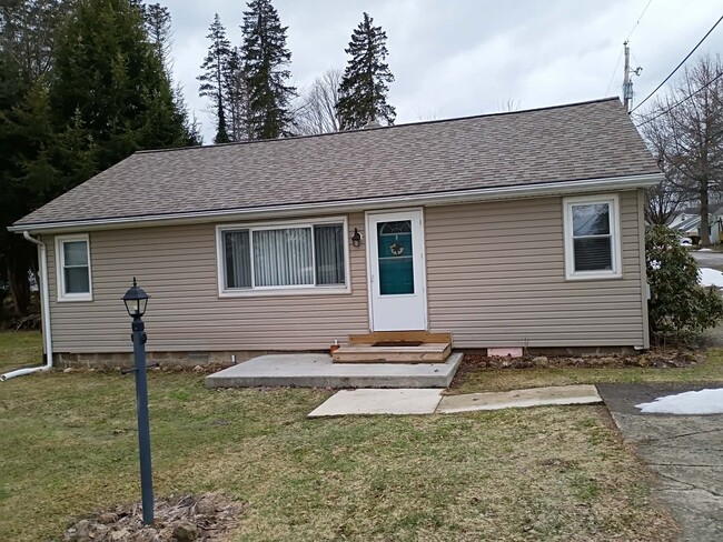 Building Photo - 209 Walnut St