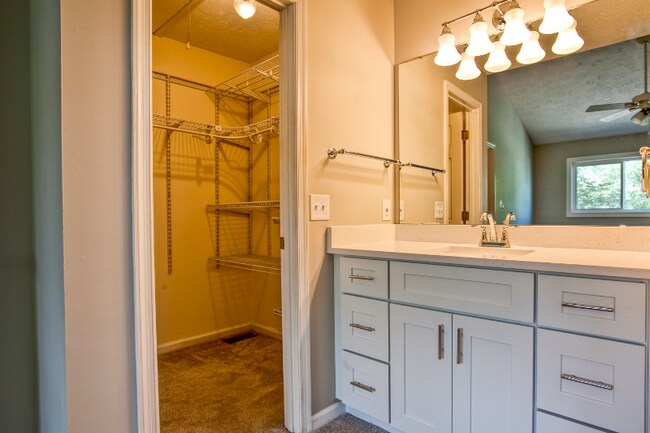 Building Photo - 617 13th Ave S