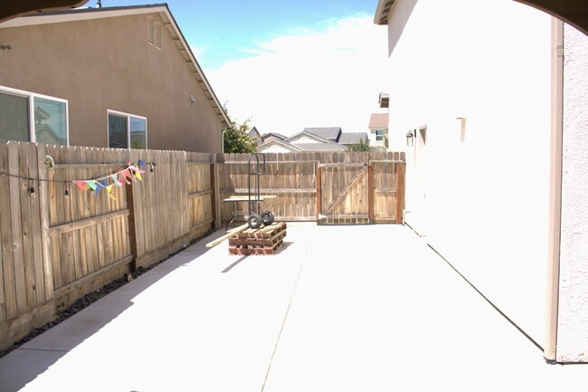Building Photo - 4Bed/3 Bath Home in Central High East High...