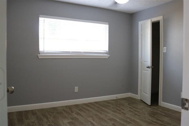 Building Photo - Beautiful 4-bedroom, 2-bath home