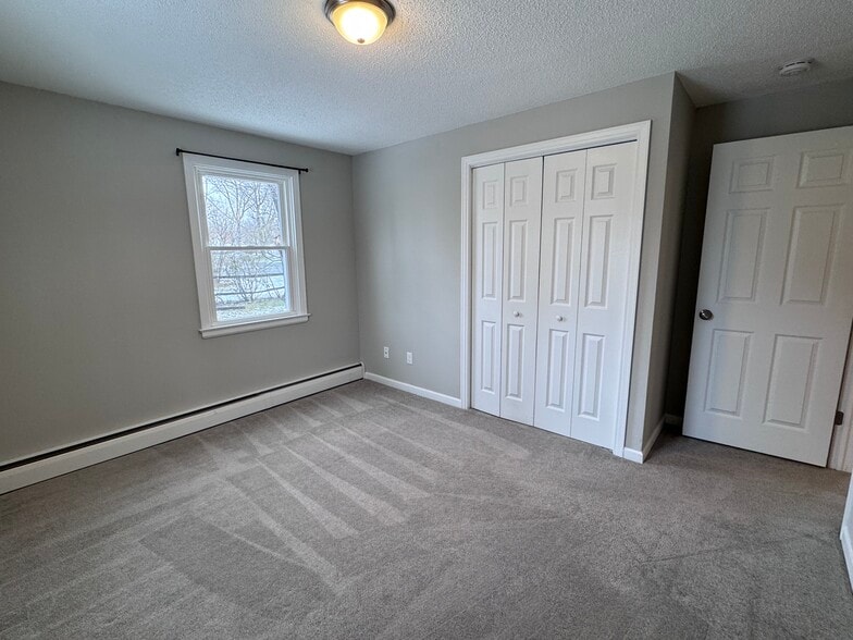 Building Photo - 435 Elmwood Dr