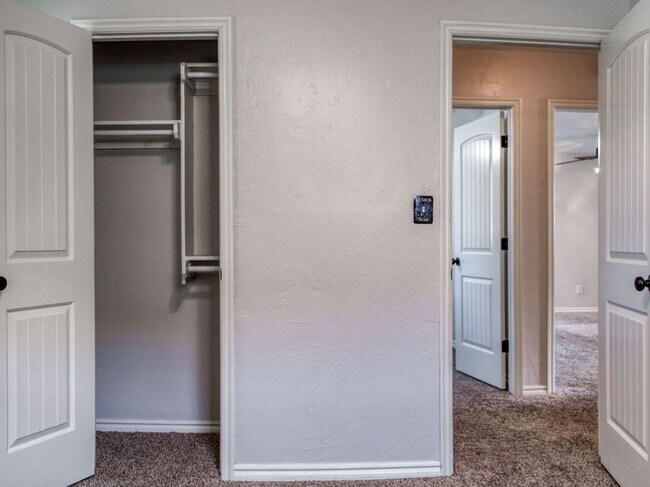 Building Photo - 3 Bedroom 2 Bath home in Shawnee!