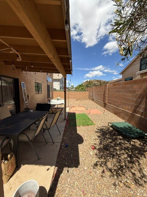 Building Photo - FOR RENT