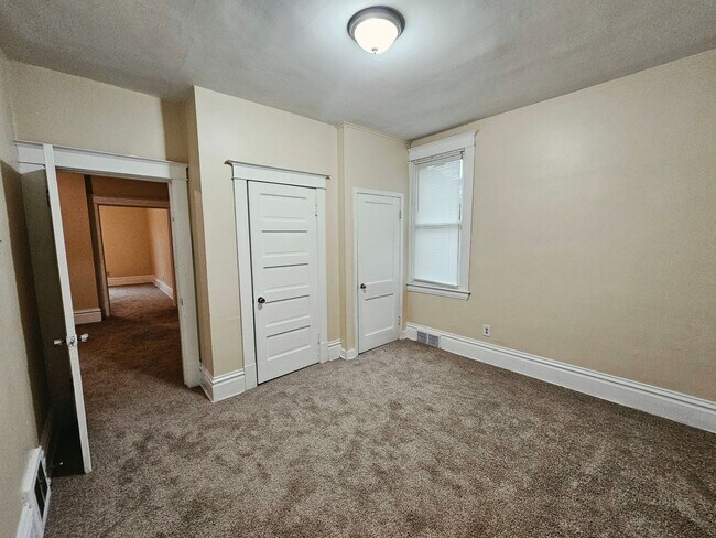 Building Photo - 1285 Clairhaven St