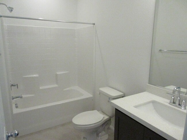 Building Photo - Brand new Beautiful 3bed 2bath townhome