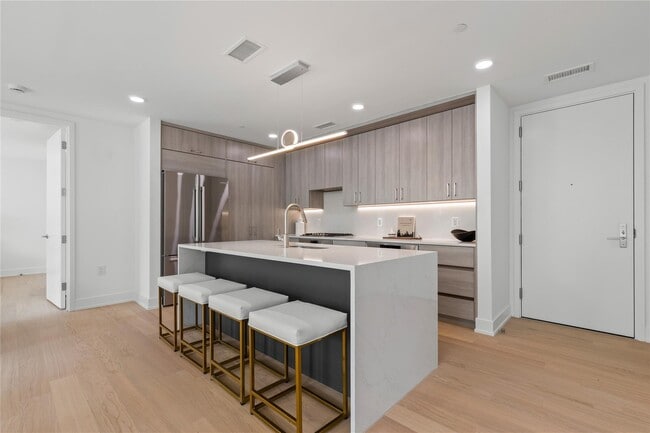 Building Photo - 33 Calvert St