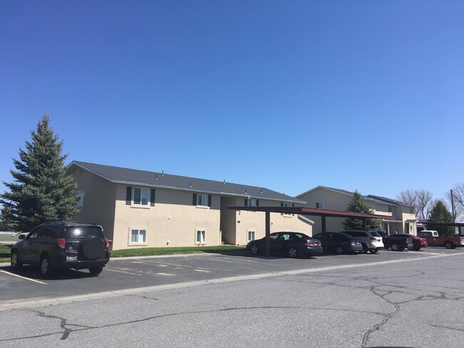 Building Photo - Now June 1st! Remodeled 2 bedroom, 1 bathr...