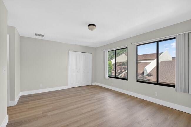 Building Photo - 5352 Bosque Ln