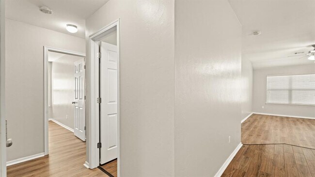 Building Photo - 621 Christian Ln