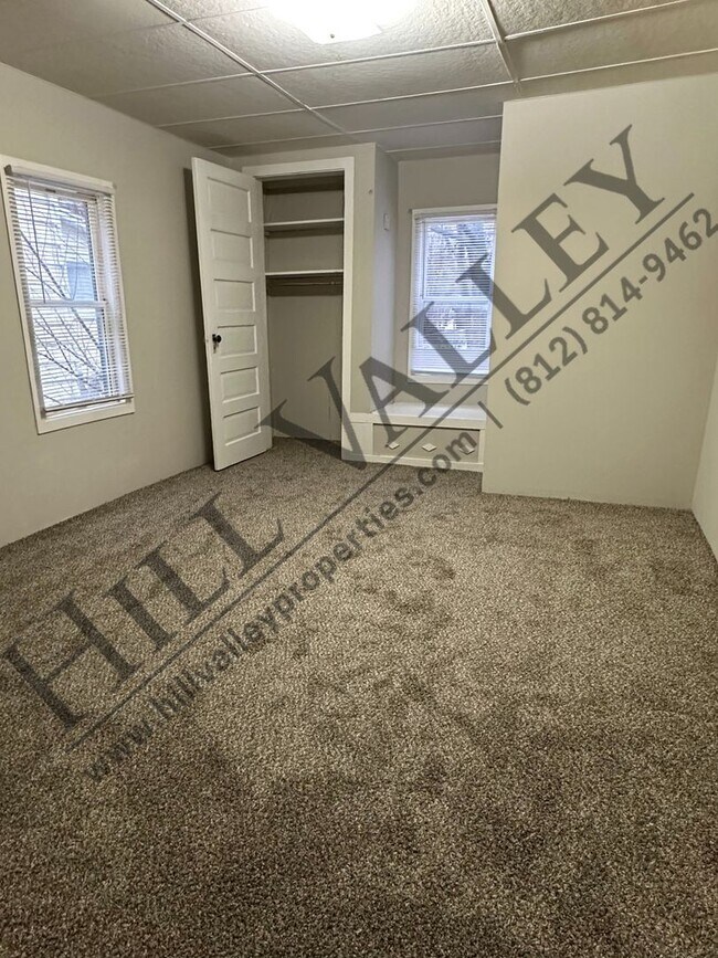 Building Photo - Two Bedroom Home