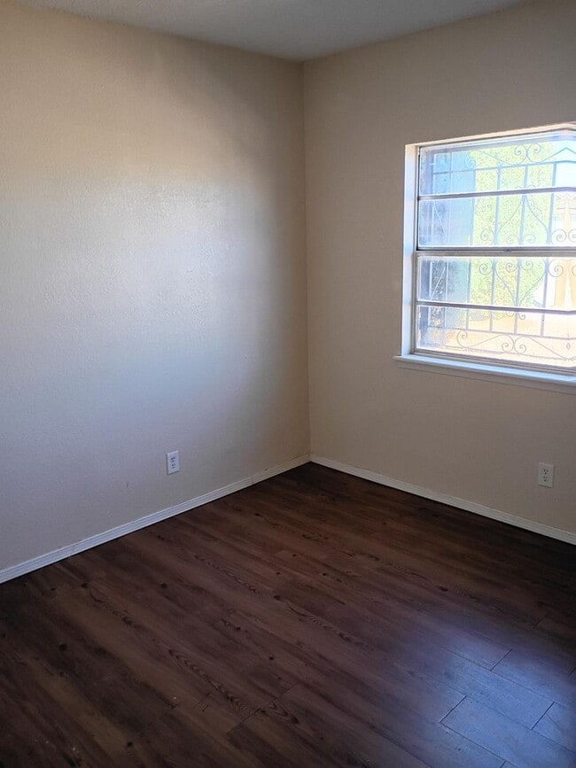 Building Photo - Great Northeast Home