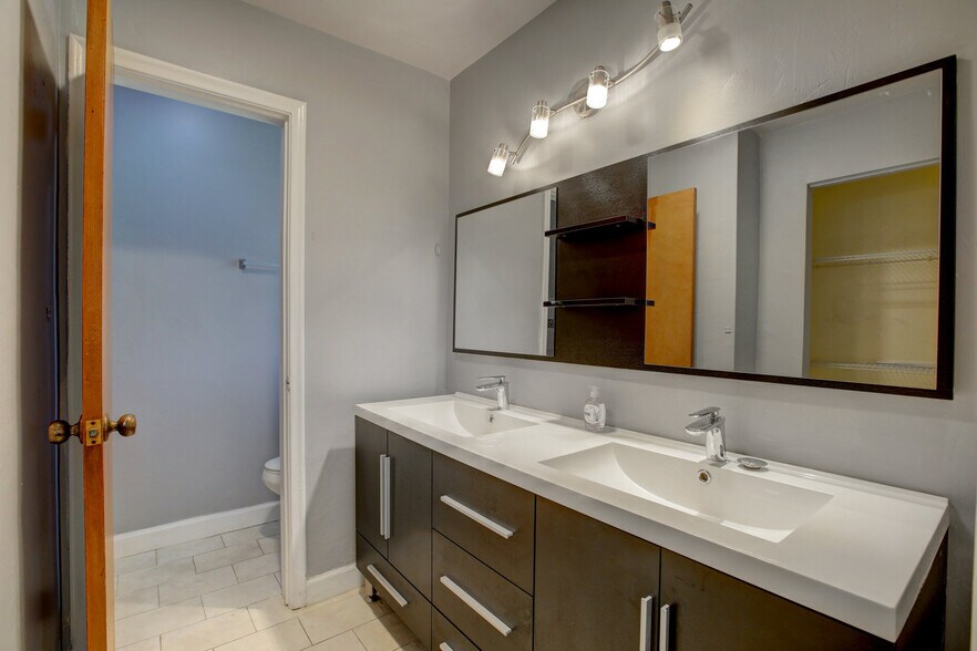 Building Photo - 418 SE 4th St