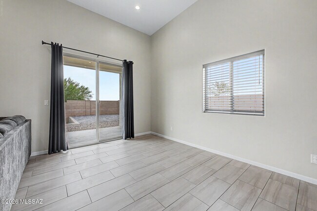 Building Photo - 208 S Montgomery Pl