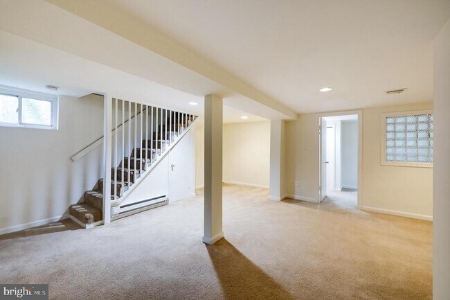 Building Photo - 4209 Ellicott St NW