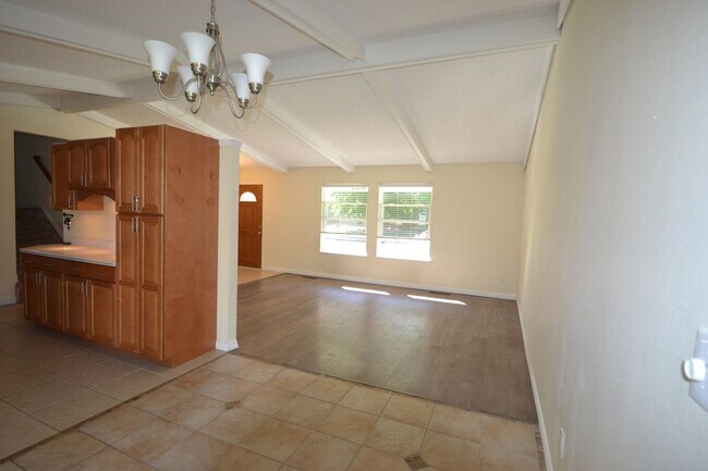 Building Photo - 4 Bed 3 Bath w/AC - Coming Soon! - MileSto...