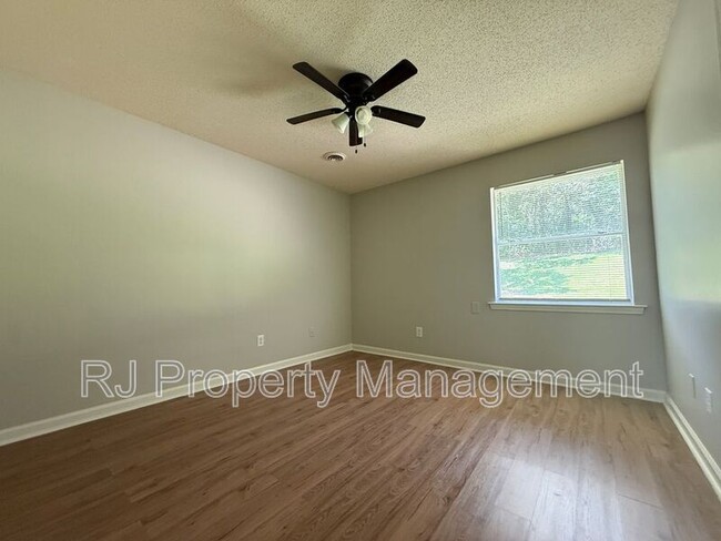 Building Photo - 4200 Clydesdale Dr