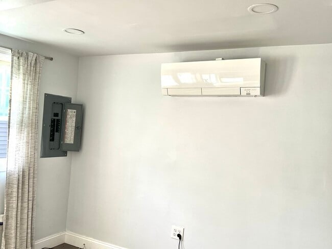 Building Photo - 32 Jerry Way