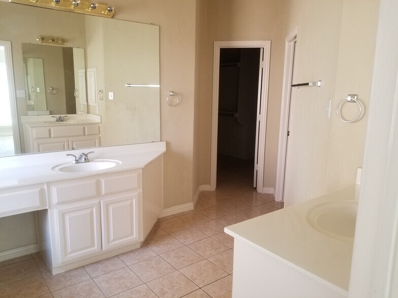 Building Photo - 552 Palomino Way