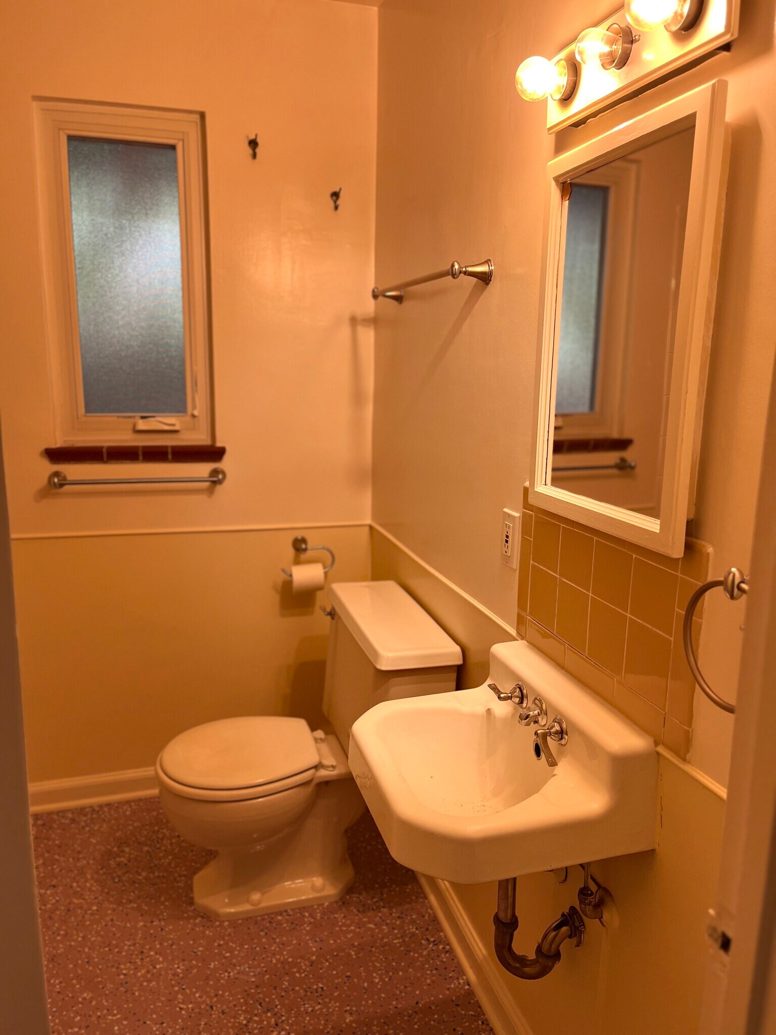 Building Photo - 812 18th St