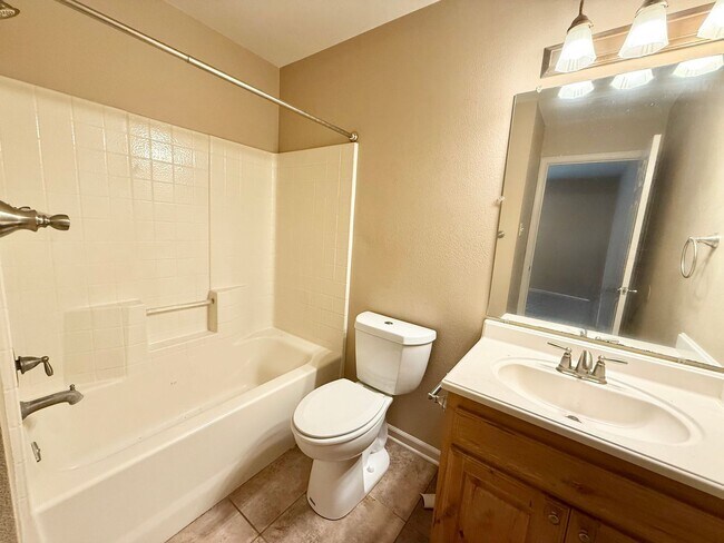 Building Photo - 339 Princess Place
