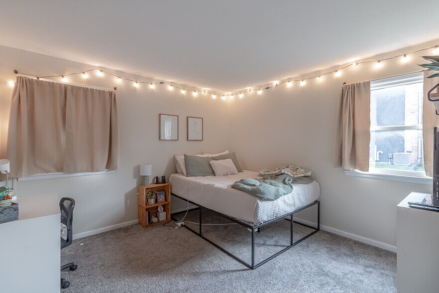 Building Photo - 2219 Marwood Dr