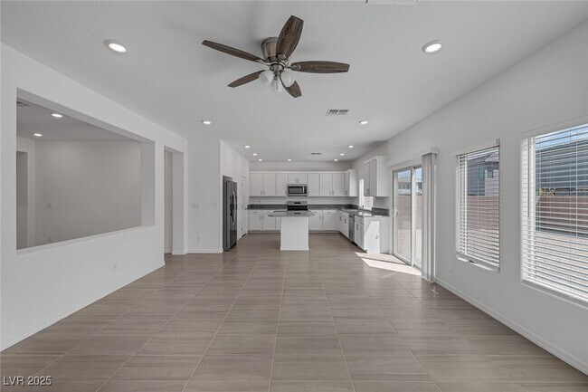 Building Photo - 6533 Twin Brks Ave