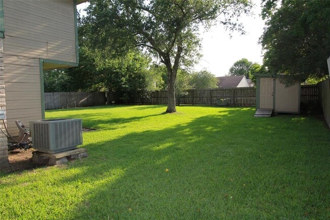 Building Photo - 420 Old Course Dr