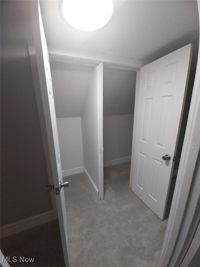 Building Photo - 1635 Hillcrest Rd