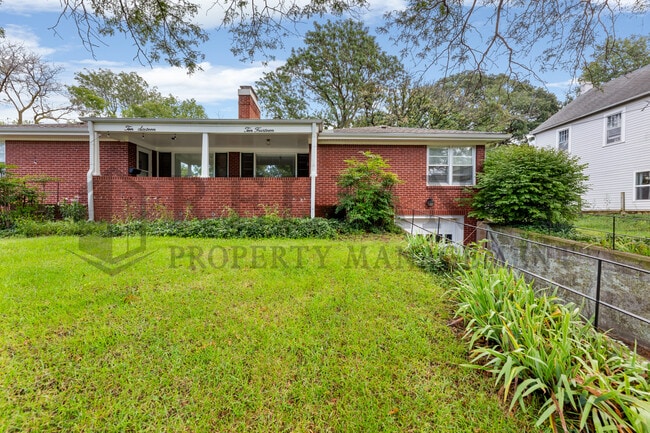 Primary Photo - 1014 N Yale Ave