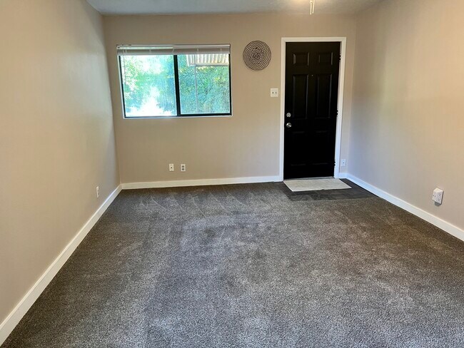 Building Photo - 1523 Walnut St