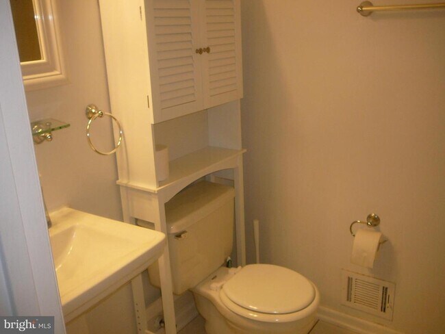 Building Photo - 231 Vine Pl