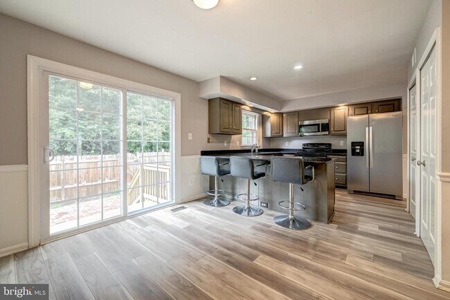Building Photo - 5465 Cheshire Meadows Way