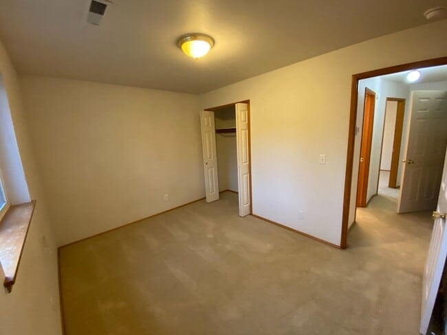 Building Photo - 8807 W Bonnie Ave