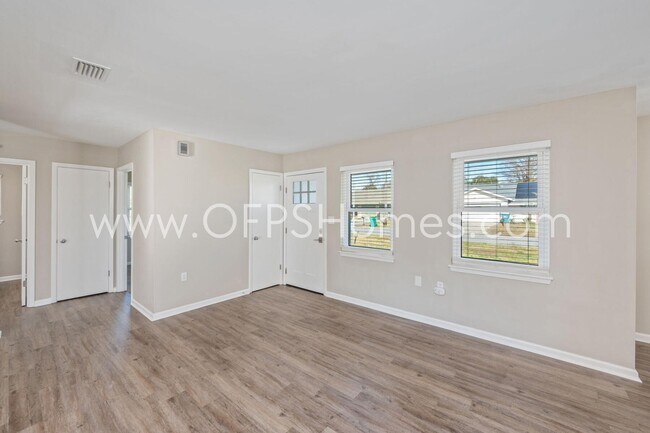 Building Photo - 606 Ironwood Dr