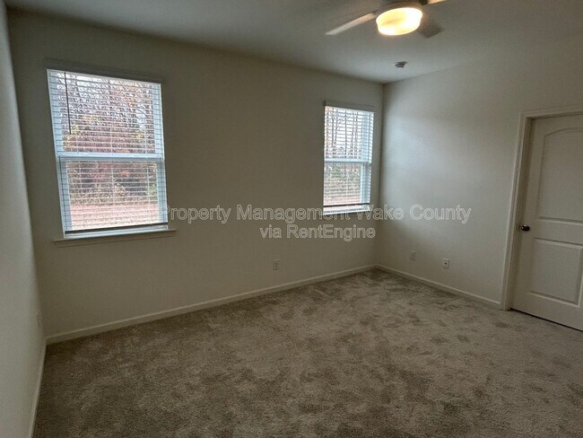 Building Photo - 403 St Clair Dr