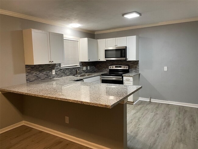 Building Photo - 2330 Cedar Dr