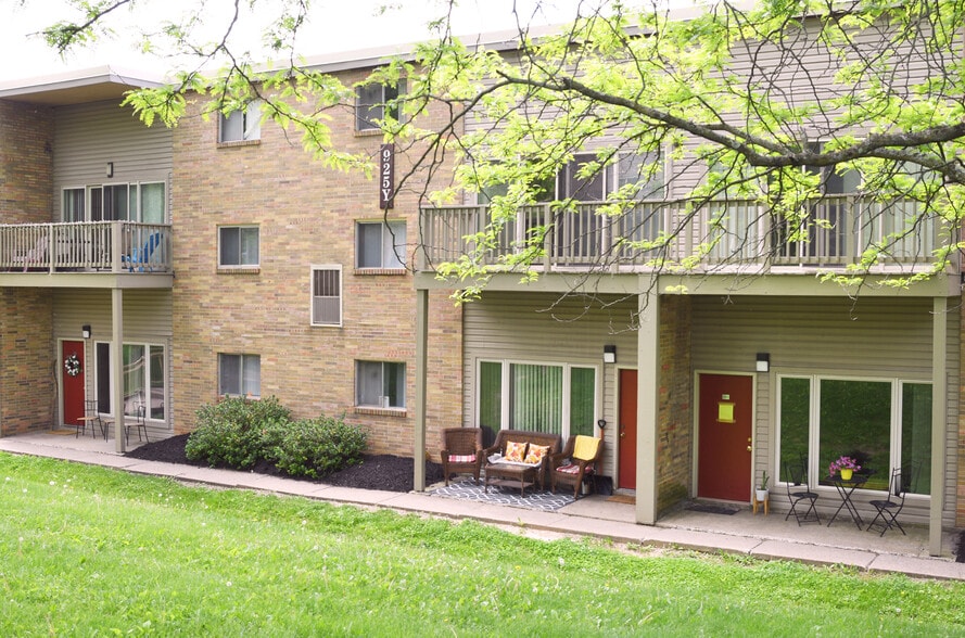 Building Photo - University Terrace Apartments