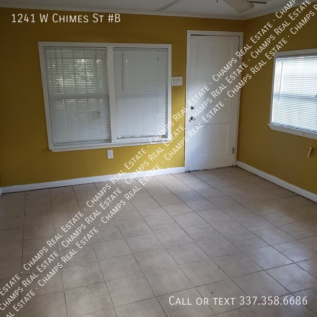 Building Photo - 1241 W Chimes St