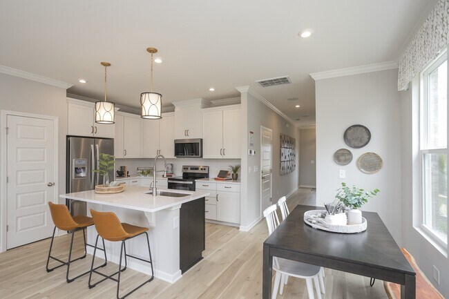 Building Photo - 5339 Bellflower Hls