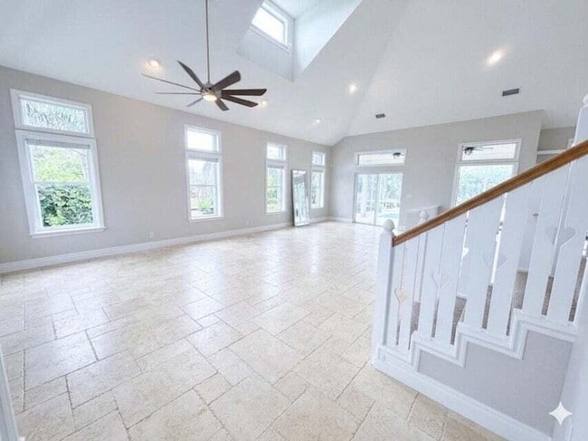 Building Photo - 400 Seaside Ln