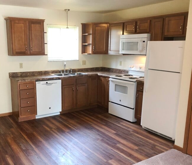 7th St Apartments - Jeanette Apartments