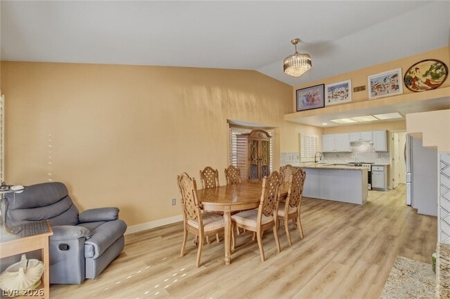 Building Photo - 2628 Highvale Dr