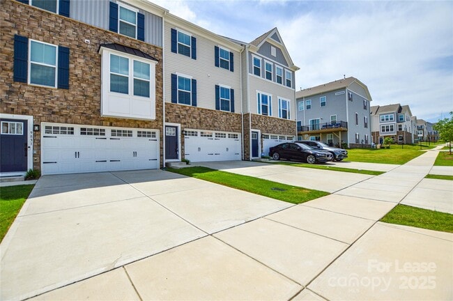 Building Photo - 9833 Oaklawn Blvd NW