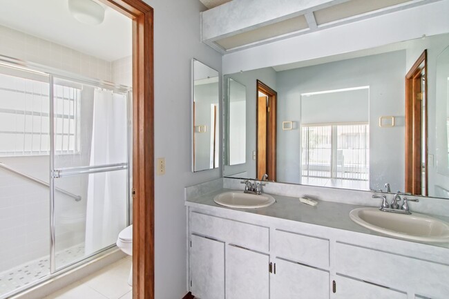 Building Photo - Hudson Pool Home for Lease
