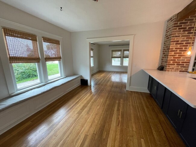 Building Photo - Charming Bungalow