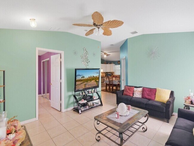Building Photo - 7402 Coquina Ave
