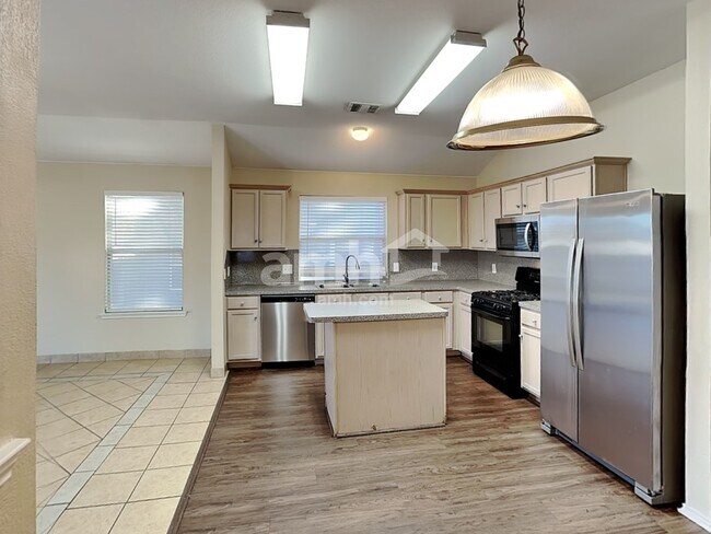 Building Photo - 904 Western Pass