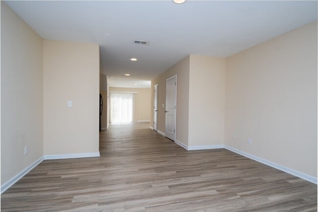 Building Photo - 3 bedroom 2.5  bath