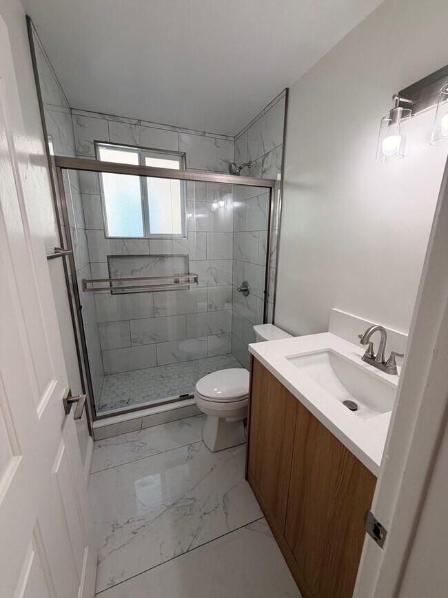 Building Photo - Completely Remodeled 2 Bed, 1 Bath in San Pedro w/ Garage Parking!